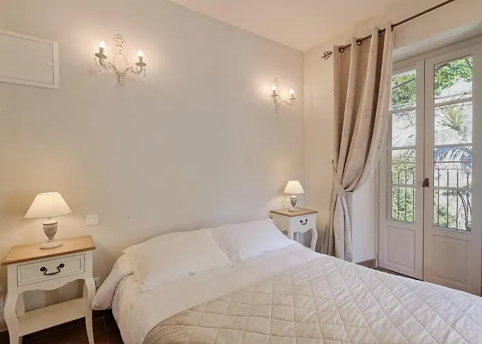 Du Cigalou ホテル